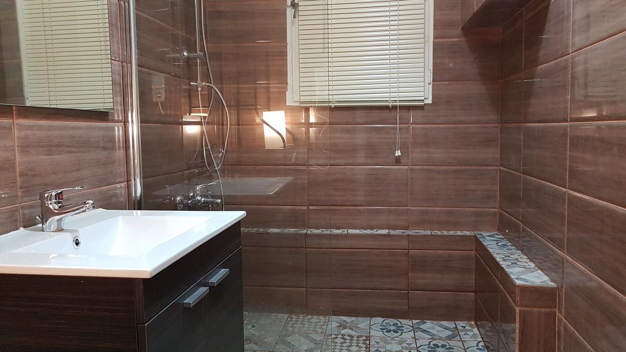 Menta Errathens Apartment - Athens Center, 5 Bd, 2 Bath Екстер'єр фото