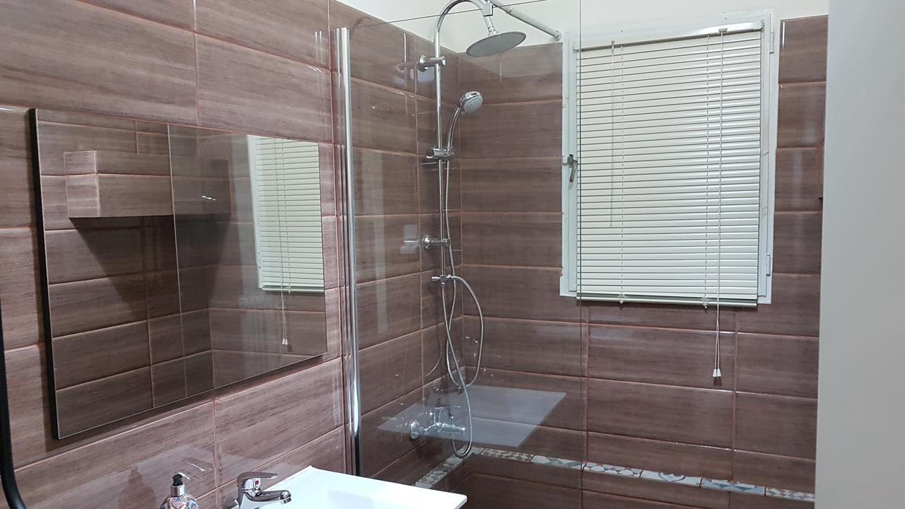 Menta Errathens Apartment - Athens Center, 5 Bd, 2 Bath Екстер'єр фото