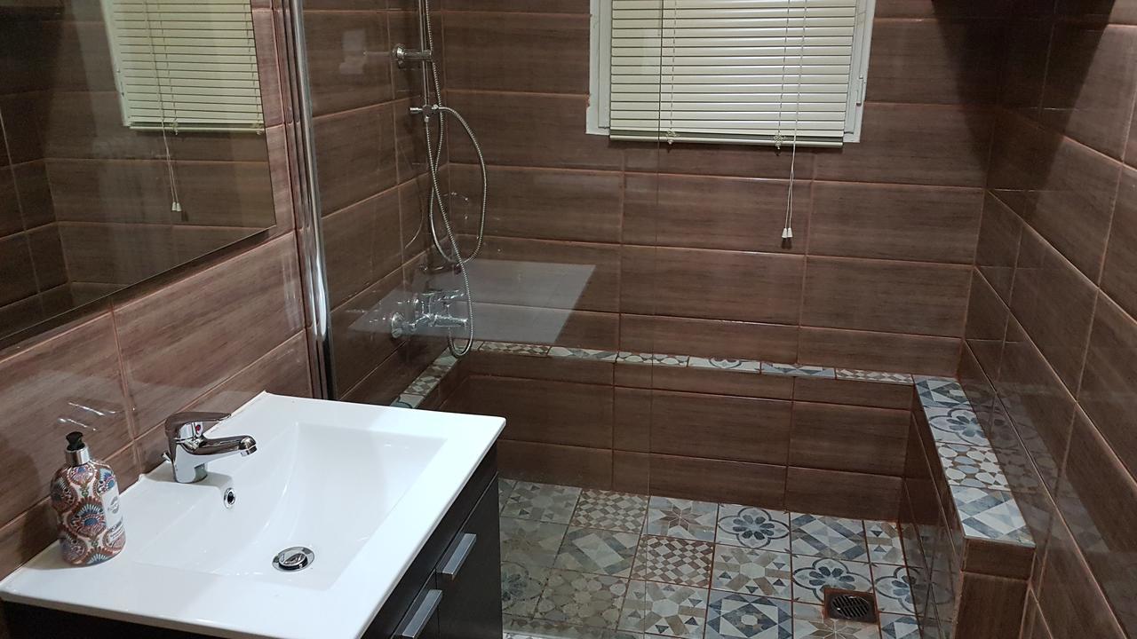 Menta Errathens Apartment - Athens Center, 5 Bd, 2 Bath Екстер'єр фото