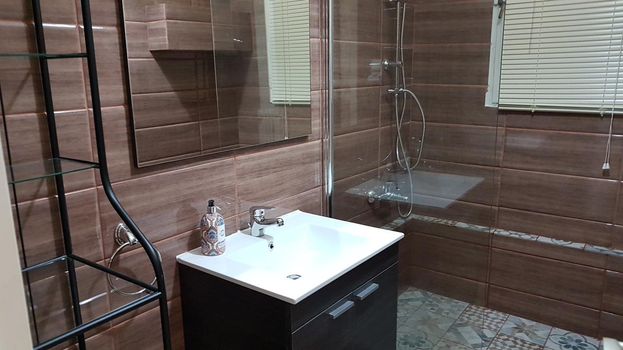 Menta Errathens Apartment - Athens Center, 5 Bd, 2 Bath Екстер'єр фото